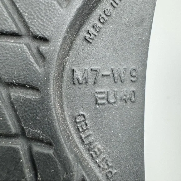 Oofos recovery clogs. Men’s 7 Women’s 9 Eau 40. - Picture 7 of 7